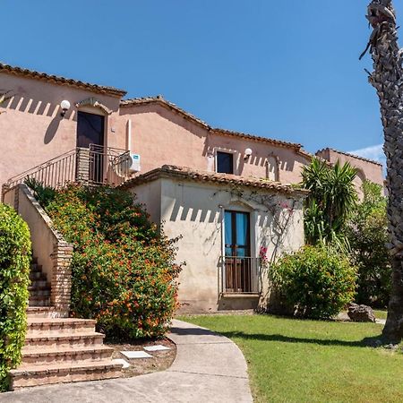 Apartments In Residence With Swimming Pool In Santa Margherita Di Pula, 250 Meters From The Sea Екстериор снимка