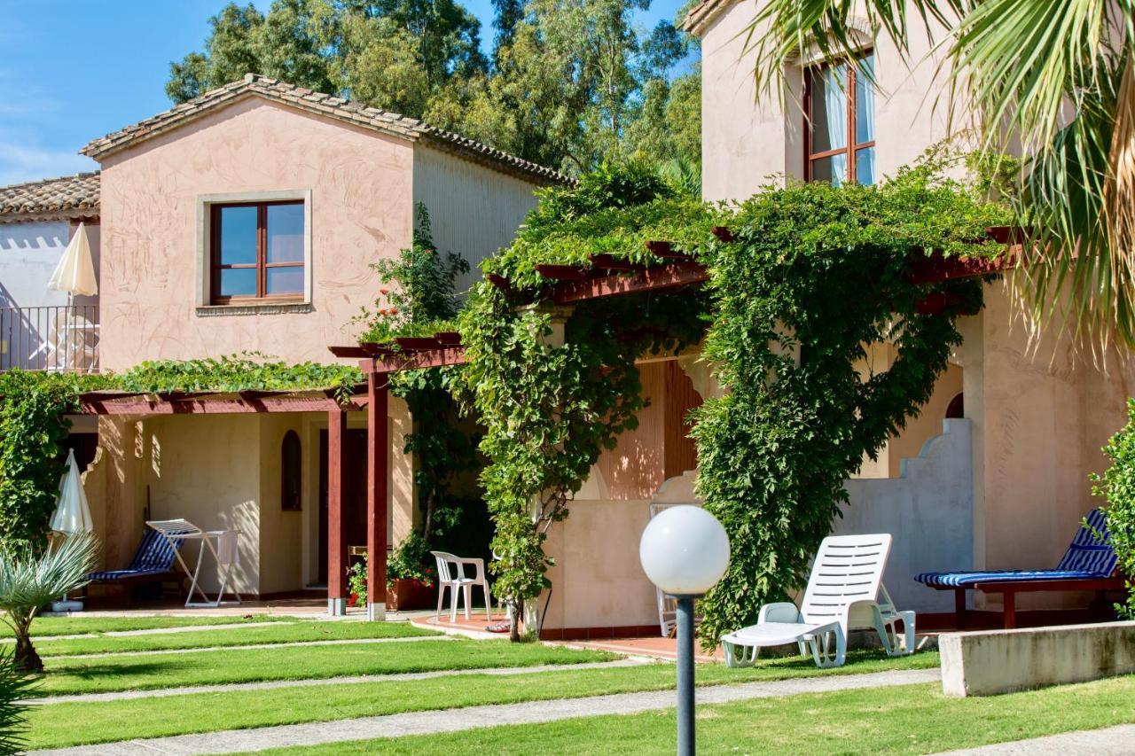 Apartments In Residence With Swimming Pool In Santa Margherita Di Pula, 250 Meters From The Sea Екстериор снимка