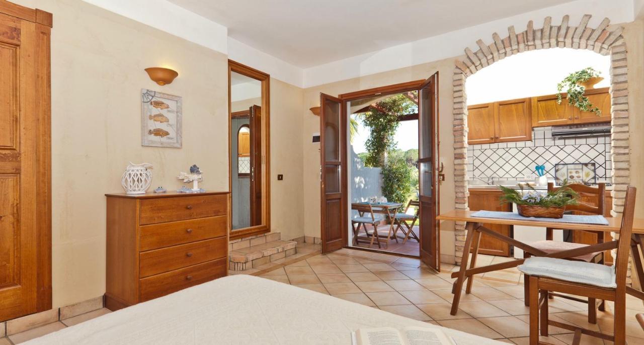 Apartments In Residence With Swimming Pool In Santa Margherita Di Pula, 250 Meters From The Sea Екстериор снимка