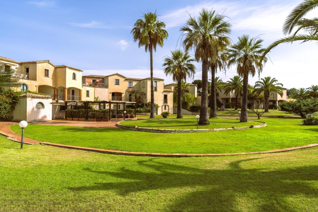 Apartments In Residence With Swimming Pool In Santa Margherita Di Pula, 250 Meters From The Sea Екстериор снимка