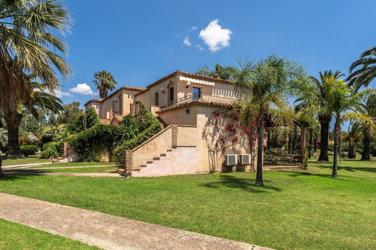 Apartments In Residence With Swimming Pool In Santa Margherita Di Pula, 250 Meters From The Sea Екстериор снимка