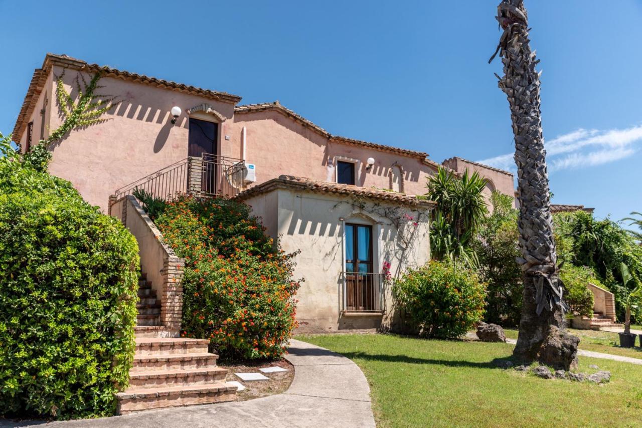Apartments In Residence With Swimming Pool In Santa Margherita Di Pula, 250 Meters From The Sea Екстериор снимка